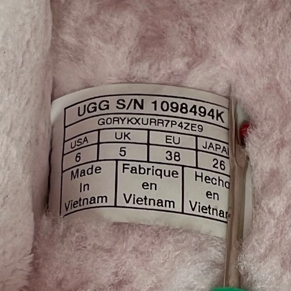 UGG Fluff Yeah Slide Sandals Girl's Size 6 Pink‎ Comfy Slipper Sandals